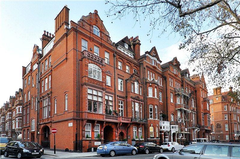 Refurbished interior of Grade II listed family home at Cadogan Gardens, Sloane Square, London